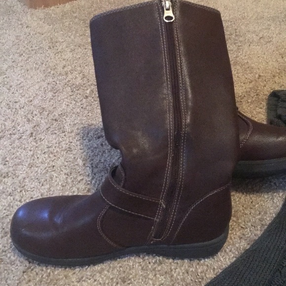 Small Maurice’s shirt with size 5 Brown boots! - Picture 4 of 5